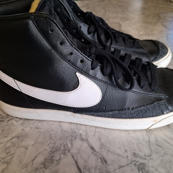 Nike Men's Black and‎ White High-Top Sneakers - Picture 2 of 5